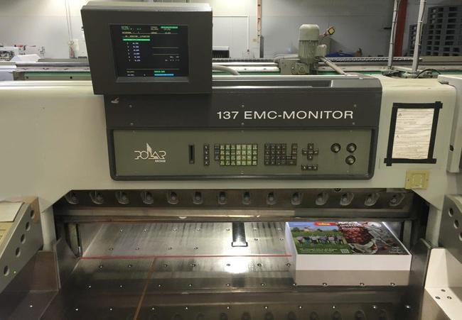 Polar Mohr 137 EM-MON cutting line - آلة قطع الورق: صورة 1 Polar Mohr 137 EM-MON cutting line - آلة قطع الورق: صورة 1