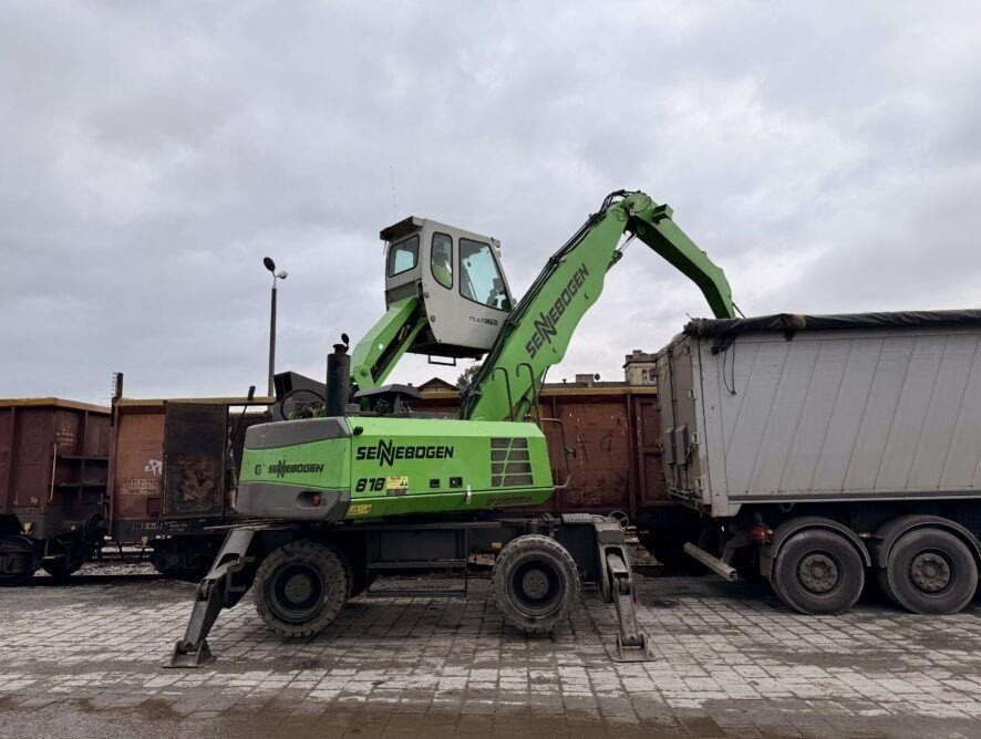 Sennebogen 818 K9 - آلة التعامل مع النفايات: صورة 1 Sennebogen 818 K9 - آلة التعامل مع النفايات: صورة 1