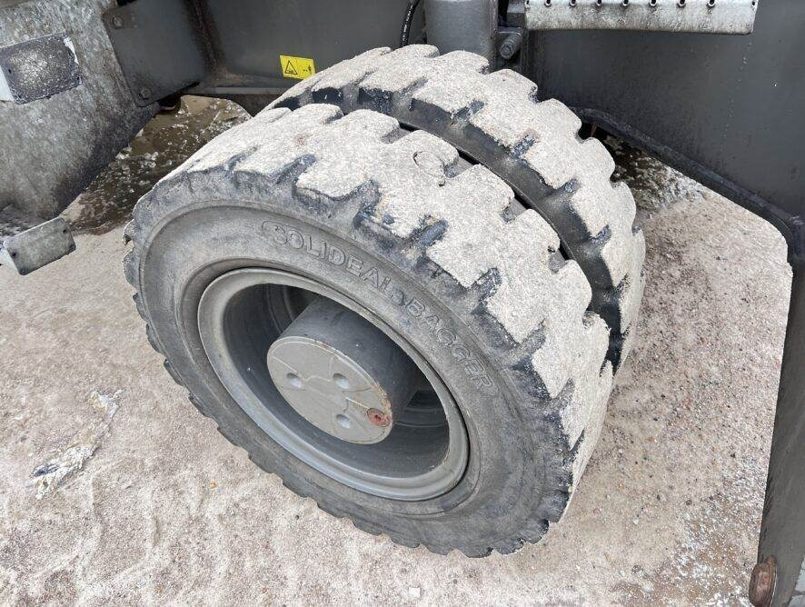 Sennebogen 825 - آلة التعامل مع النفايات: صورة 4 Sennebogen 825 - آلة التعامل مع النفايات: صورة 4