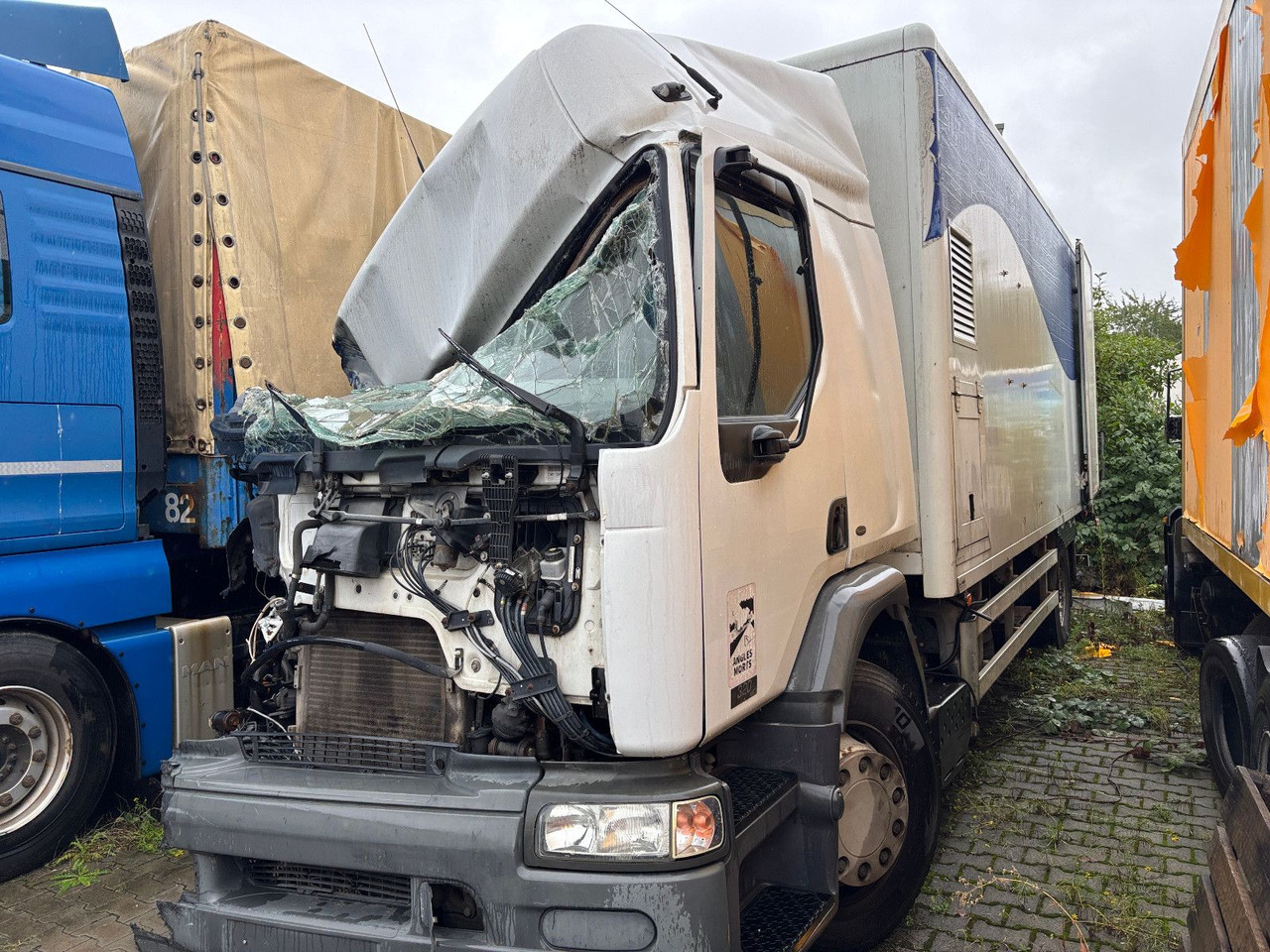 Renault 320*18 - شاحنة ذات مبرد: صورة 1 Renault 320*18 - شاحنة ذات مبرد: صورة 1