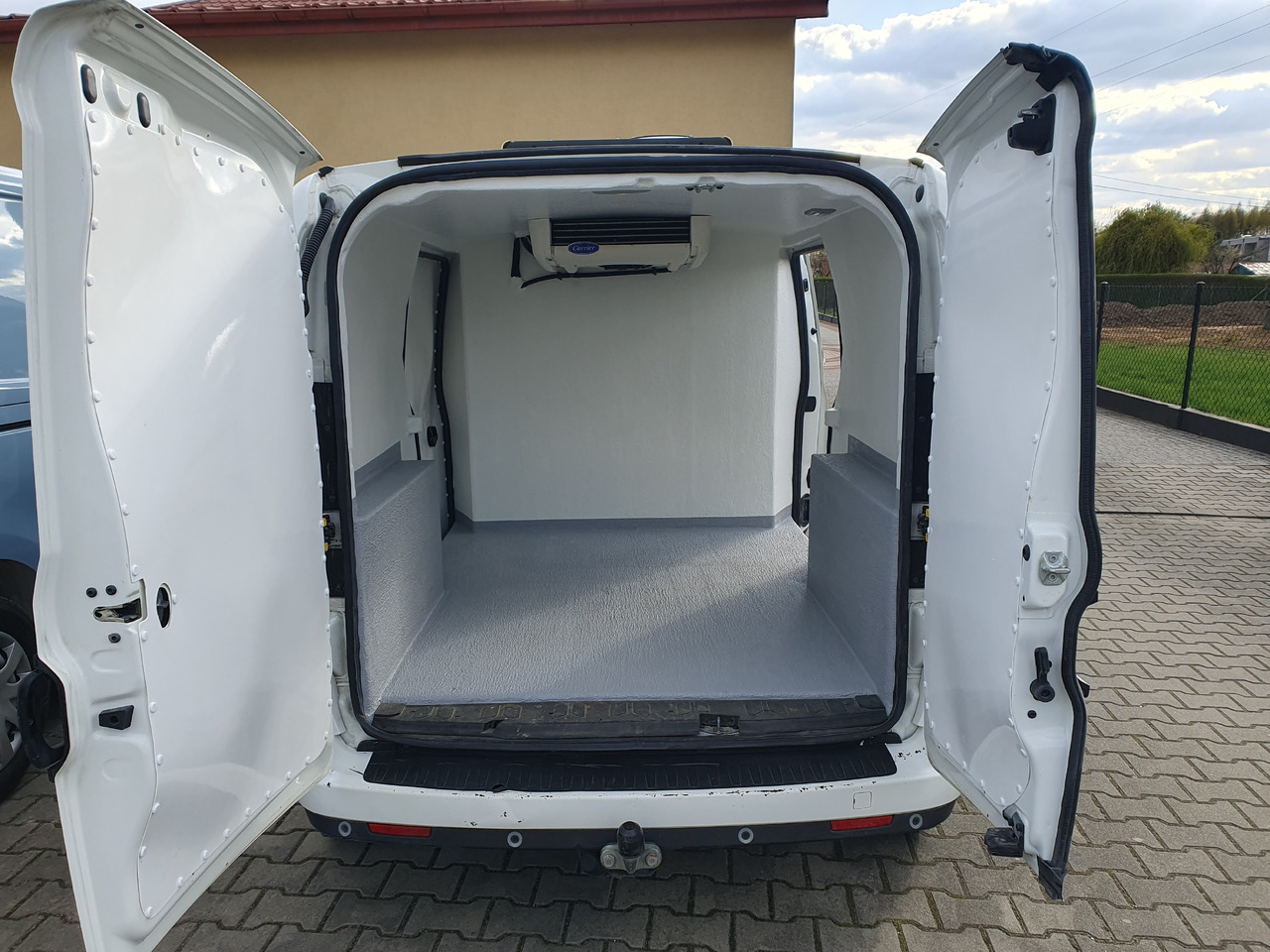 FIAT DOBLO CHLODNIA MROZNIA CARRIER KLIMA EURO6 - شاحنة توصيل مبردة: صورة 2 FIAT DOBLO CHLODNIA MROZNIA CARRIER KLIMA EURO6 - شاحنة توصيل مبردة: صورة 2