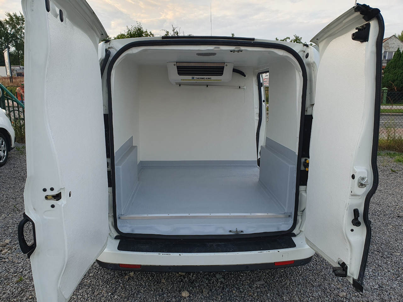 FIAT DOBLO CHLODNIA THERMOKING KLIMA EURO6 - شاحنة توصيل مبردة: صورة 1 FIAT DOBLO CHLODNIA THERMOKING KLIMA EURO6 - شاحنة توصيل مبردة: صورة 1