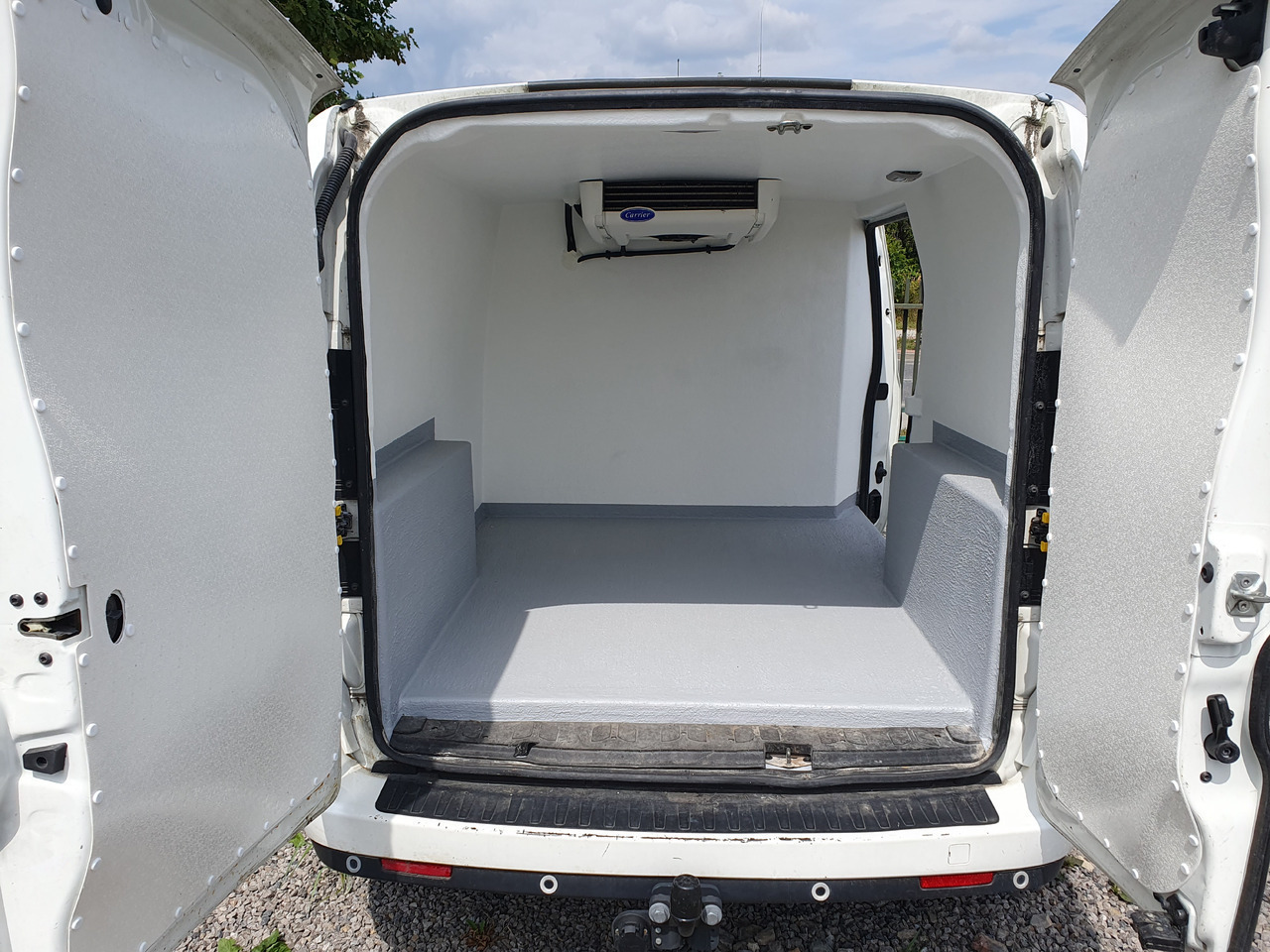 FIAT DOBLO LONG CHLODNIA carrier KLIMA EURO6 - شاحنة توصيل مبردة: صورة 1 FIAT DOBLO LONG CHLODNIA carrier KLIMA EURO6 - شاحنة توصيل مبردة: صورة 1