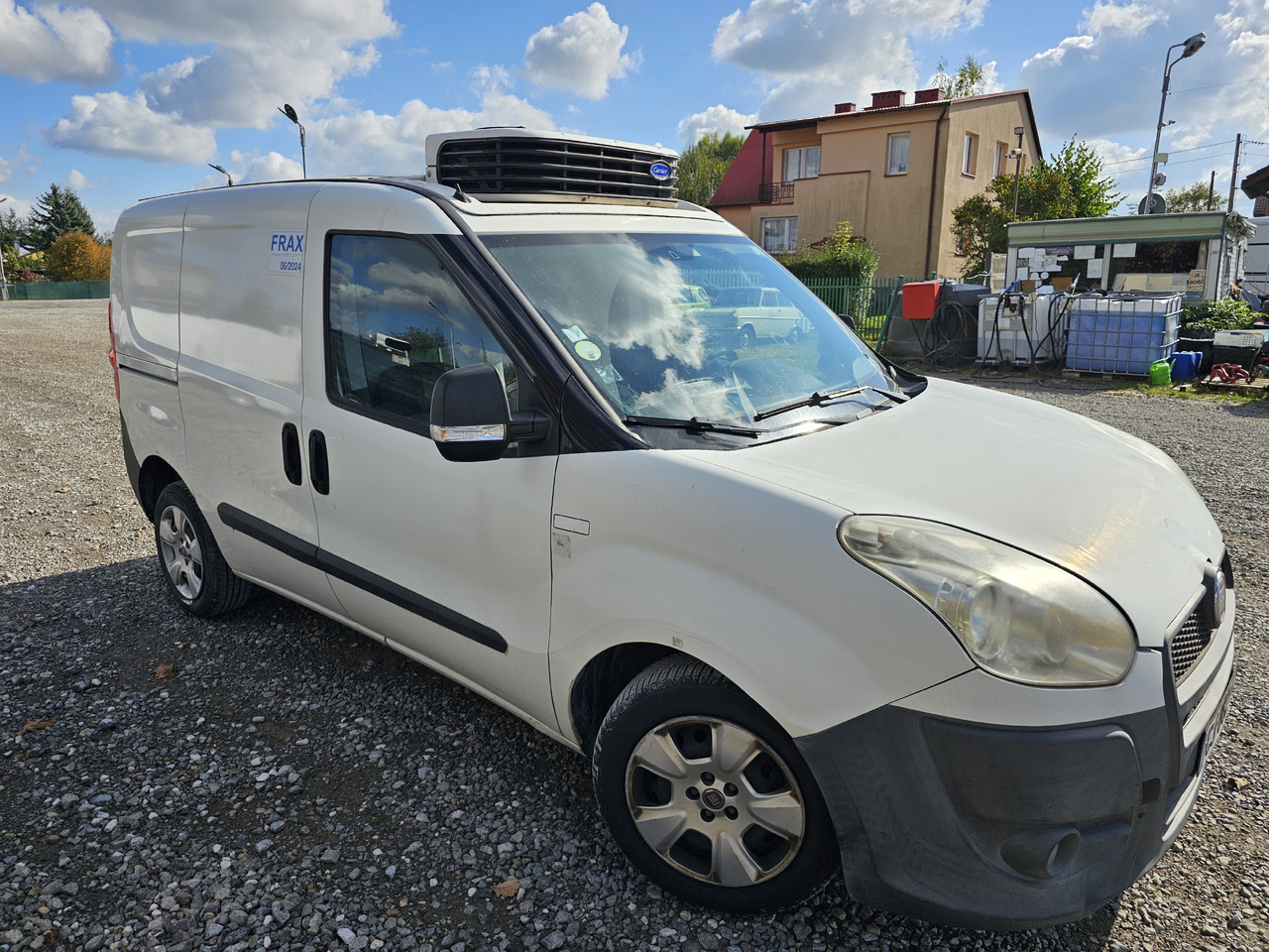Fiat Doblo chlodnia mroznia carrier +230v - 18 C euro5 - شاحنة توصيل مبردة: صورة 1 Fiat Doblo chlodnia mroznia carrier +230v - 18 C euro5 - شاحنة توصيل مبردة: صورة 1