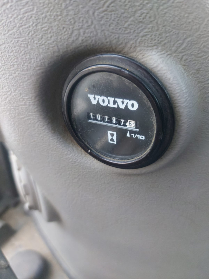 Volvo EC 140 DL - حفار زاحف: صورة 4 Volvo EC 140 DL - حفار زاحف: صورة 4
