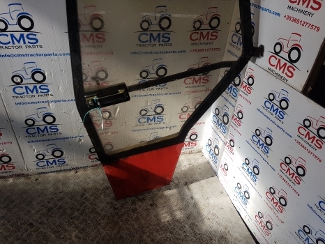 Case 5120, 5140, 5240, 5130 Cab Door Left Assembly 3093764r92, 1330931c1 - باب و قطع الغيار - جرار: صورة 2 Case 5120, 5140, 5240, 5130 Cab Door Left Assembly 3093764r92, 1330931c1 - باب و قطع الغيار - جرار: صورة 2