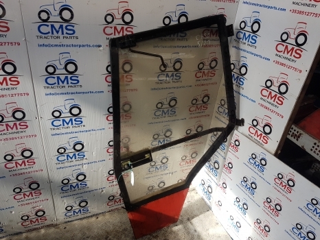 Case 5120, 5140, 5240, 5130 Cab Door Left Assembly 3093764r92, 1330931c1 - باب و قطع الغيار - جرار: صورة 1 Case 5120, 5140, 5240, 5130 Cab Door Left Assembly 3093764r92, 1330931c1 - باب و قطع الغيار - جرار: صورة 1