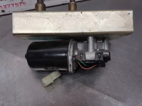 Case Mxm190, 140, 130 New Holland Tm120, 140 Front Wiper Motor 82016930 - مساحة الزجاج الأمامي: صورة 5 Case Mxm190, 140, 130 New Holland Tm120, 140 Front Wiper Motor 82016930 - مساحة الزجاج الأمامي: صورة 5