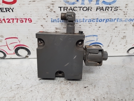 Claas Arion 640 500, 600 Axion 800 Ser Spool Valve End Plate 0011453311 - صمام هيدروليكي - جرار: صورة 1 Claas Arion 640 500, 600 Axion 800 Ser Spool Valve End Plate 0011453311 - صمام هيدروليكي - جرار: صورة 1