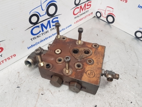 Claas Axion 800 Ares Arion 640 Hydraulic Priority Valve 0011330290, 0011330291 - صمام هيدروليكي - جرار: صورة 5 Claas Axion 800 Ares Arion 640 Hydraulic Priority Valve 0011330290, 0011330291 - صمام هيدروليكي - جرار: صورة 5