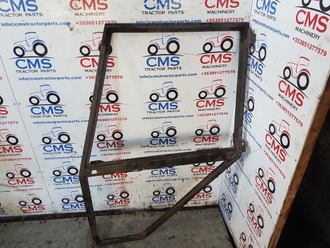 David Brown Case 1490, 1494, 1390, 1394 Cab Door Frame Left K303283 - باب و قطع الغيار - جرار: صورة 1 David Brown Case 1490, 1494, 1390, 1394 Cab Door Frame Left K303283 - باب و قطع الغيار - جرار: صورة 1