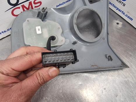 Deutz Agrotron M620, Same, Lamborghini, Rear Lift Control Assy 0.015.7749.4 - النظام الكهربائي: صورة 4 Deutz Agrotron M620, Same, Lamborghini, Rear Lift Control Assy 0.015.7749.4 - النظام الكهربائي: صورة 4