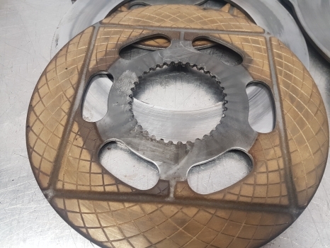 Fendt 818 Brake Disc Kit 835100321071, 716150150500 - أقراص المكابح - آلات زراعية: صورة 3 Fendt 818 Brake Disc Kit 835100321071, 716150150500 - أقراص المكابح - آلات زراعية: صورة 3