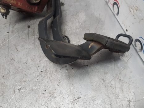 Fiat 115-90, 140-90, 160-90 Brake Pedals Linkage Complete 5110643, 5110653 - أجزاء الفرامل - جرار: صورة 3 Fiat 115-90, 140-90, 160-90 Brake Pedals Linkage Complete 5110643, 5110653 - أجزاء الفرامل - جرار: صورة 3