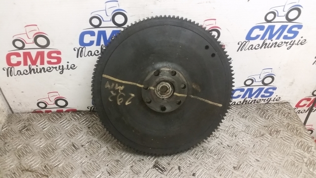 Fiat 780 Engine Flywheel And Ring Gear. |please Check By The Photos. - الحدافة - جرار: صورة 1 Fiat 780 Engine Flywheel And Ring Gear. |please Check By The Photos. - الحدافة - جرار: صورة 1