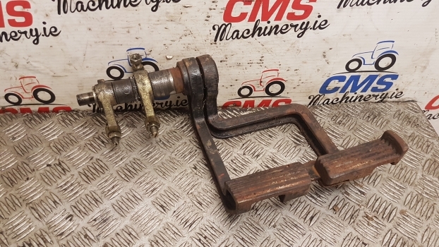 Fiat 90-90, 80-88 90, 88 Series Brake Pedals Kit 5164268, 5164273, 5128876 - أجزاء الفرامل - جرار: صورة 1 Fiat 90-90, 80-88 90, 88 Series Brake Pedals Kit 5164268, 5164273, 5128876 - أجزاء الفرامل - جرار: صورة 1