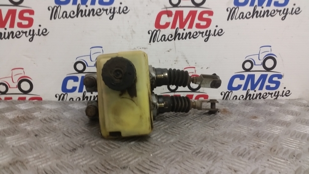 Fiat F140, F Series, Brakes Master Cylinder Assembly 5145630, 5145631 - اسطوانة الفرامل - جرار: صورة 2 Fiat F140, F Series, Brakes Master Cylinder Assembly 5145630, 5145631 - اسطوانة الفرامل - جرار: صورة 2