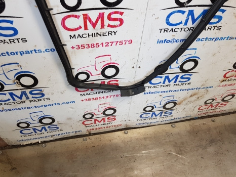 Ford 10, 30, Tw, 1000 Series, Super Q, Q Cab Door Rubber Seal Lhs D8nn9420531ac - باب و قطع الغيار: صورة 4 Ford 10, 30, Tw, 1000 Series, Super Q, Q Cab Door Rubber Seal Lhs D8nn9420531ac - باب و قطع الغيار: صورة 4