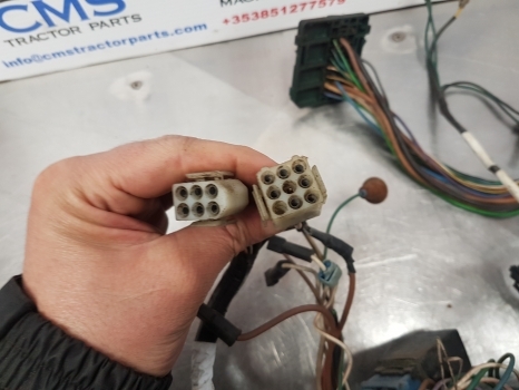 Ford 10, 6610, 5610, 4610 Series Ap Cab Wirring Loom E2nn7z36ab - كابلات/ ضفيرة الأسلاك - جرار: صورة 2 Ford 10, 6610, 5610, 4610 Series Ap Cab Wirring Loom E2nn7z36ab - كابلات/ ضفيرة الأسلاك - جرار: صورة 2