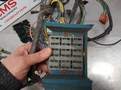 Ford 10, 6610, 5610, 4610 Series Ap Cab Wirring Loom E2nn7z36ab - كابلات/ ضفيرة الأسلاك - جرار: صورة 5 Ford 10, 6610, 5610, 4610 Series Ap Cab Wirring Loom E2nn7z36ab - كابلات/ ضفيرة الأسلاك - جرار: صورة 5