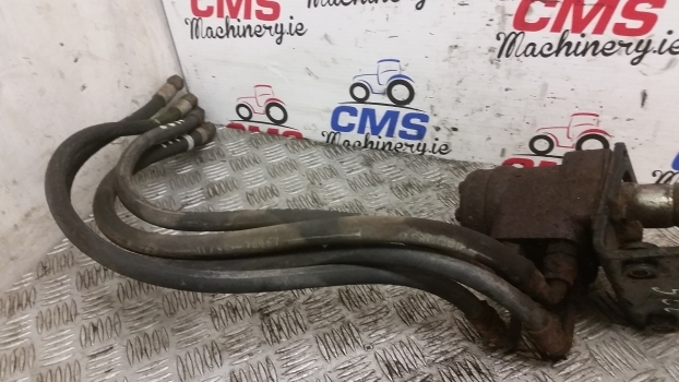 Ford 30, 10 S 4630 Danfoss Steering Motor Valve 83986295, E9223a244ba, 150n1260 - المقود - جرار: صورة 4 Ford 30, 10 S 4630 Danfoss Steering Motor Valve 83986295, E9223a244ba, 150n1260 - المقود - جرار: صورة 4