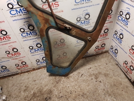 Ford 4600, 7710, 6600 Tw20, Tw20 Q Cab Door Right Assembly D8nn9420124bc - باب و قطع الغيار - جرار: صورة 2 Ford 4600, 7710, 6600 Tw20, Tw20 Q Cab Door Right Assembly D8nn9420124bc - باب و قطع الغيار - جرار: صورة 2