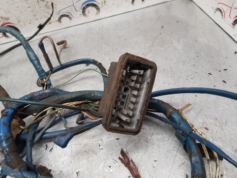 Ford 4600 Frame Wiring Loom D5nn14a103l Check The Pictures - كابلات/ ضفيرة الأسلاك - جرار: صورة 5 Ford 4600 Frame Wiring Loom D5nn14a103l Check The Pictures - كابلات/ ضفيرة الأسلاك - جرار: صورة 5