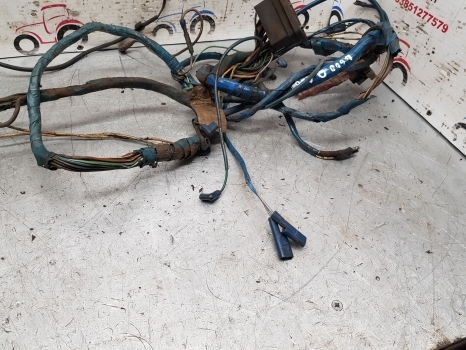 Ford 4600 Frame Wiring Loom D5nn14a103l Check The Pictures - كابلات/ ضفيرة الأسلاك - جرار: صورة 2 Ford 4600 Frame Wiring Loom D5nn14a103l Check The Pictures - كابلات/ ضفيرة الأسلاك - جرار: صورة 2