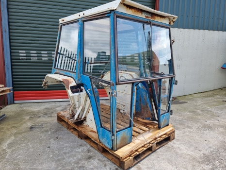 Ford 5600, 6600, 7600, 5000, 6000 Complete Cab, Fritzmeier Cab, Cab No58 - كابينة: صورة 1 Ford 5600, 6600, 7600, 5000, 6000 Complete Cab, Fritzmeier Cab, Cab No58 - كابينة: صورة 1