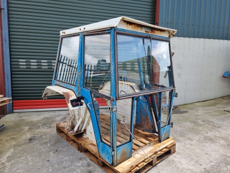 Ford 5600, 6600, 7600, 5000, 6000 Complete Cab, Fritzmeier Cab, Cab No58 - كابينة: صورة 2 Ford 5600, 6600, 7600, 5000, 6000 Complete Cab, Fritzmeier Cab, Cab No58 - كابينة: صورة 2