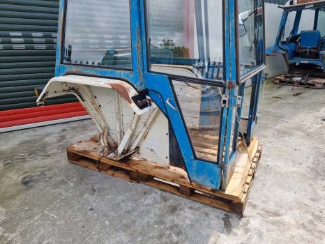 Ford 5600, 6600, 7600, 5000, 6000 Complete Cab, Fritzmeier Cab, Cab No58 - كابينة: صورة 4 Ford 5600, 6600, 7600, 5000, 6000 Complete Cab, Fritzmeier Cab, Cab No58 - كابينة: صورة 4