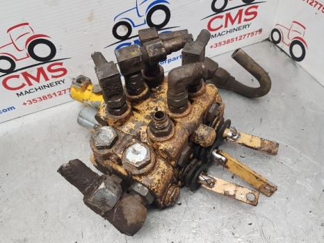 Ford 655, 655a, 550, 555, 555a Digger Loader Control Hydraulic Valve Complete - صمام هيدروليكي - لودر ذو محراث خلفي/ باكهو: صورة 2 Ford 655, 655a, 550, 555, 555a Digger Loader Control Hydraulic Valve Complete - صمام هيدروليكي - لودر ذو محراث خلفي/ باكهو: صورة 2