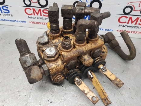 Ford 655, 655a, 550, 555, 555a Digger Loader Control Hydraulic Valve Complete - صمام هيدروليكي - لودر ذو محراث خلفي/ باكهو: صورة 3 Ford 655, 655a, 550, 555, 555a Digger Loader Control Hydraulic Valve Complete - صمام هيدروليكي - لودر ذو محراث خلفي/ باكهو: صورة 3