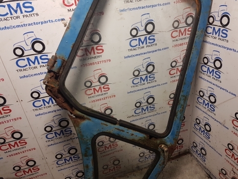 Ford 7600, 7710, 6600 Tw10, Tw20 Q Cab Door Right Assembly D8nn9420124bc - باب و قطع الغيار - جرار: صورة 3 Ford 7600, 7710, 6600 Tw10, Tw20 Q Cab Door Right Assembly D8nn9420124bc - باب و قطع الغيار - جرار: صورة 3