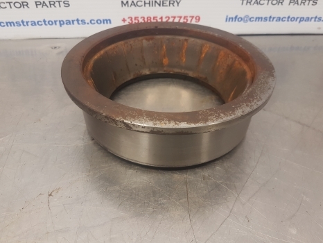 Ford 8630, 8730, 8530, Tw10, Tw15, Tw30 Bearing Sleeve C9nn4n026a, 81825643 - المحور الخلفي - جرار: صورة 3 Ford 8630, 8730, 8530, Tw10, Tw15, Tw30 Bearing Sleeve C9nn4n026a, 81825643 - المحور الخلفي - جرار: صورة 3
