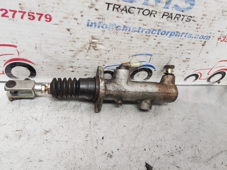 Ford Fiat Case New Holland Tm140 Brake Master Cylinder 82018664, 84558759 - اسطوانة الفرامل - جرار: صورة 2 Ford Fiat Case New Holland Tm140 Brake Master Cylinder 82018664, 84558759 - اسطوانة الفرامل - جرار: صورة 2