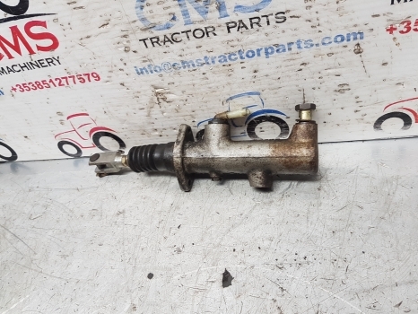 Ford Fiat Case New Holland Tm140 Brake Master Cylinder 82018664, 84558759 - اسطوانة الفرامل - جرار: صورة 4 Ford Fiat Case New Holland Tm140 Brake Master Cylinder 82018664, 84558759 - اسطوانة الفرامل - جرار: صورة 4