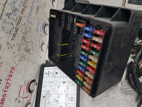 Ford New Holland Fiat 60, M S 8360, M115 Cab Wiring Loom Dual Command 82015343 - كابلات/ ضفيرة الأسلاك: صورة 2 Ford New Holland Fiat 60, M S 8360, M115 Cab Wiring Loom Dual Command 82015343 - كابلات/ ضفيرة الأسلاك: صورة 2
