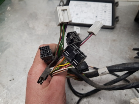 Ford New Holland Fiat 60, M S 8360, M115 Cab Wiring Loom Dual Command 82015343 - كابلات/ ضفيرة الأسلاك: صورة 5 Ford New Holland Fiat 60, M S 8360, M115 Cab Wiring Loom Dual Command 82015343 - كابلات/ ضفيرة الأسلاك: صورة 5