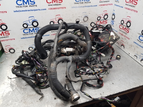 Ford New Holland Fiat 60, M S 8360, M115 Cab Wiring Loom Dual Command 82015343 - كابلات/ ضفيرة الأسلاك: صورة 1 Ford New Holland Fiat 60, M S 8360, M115 Cab Wiring Loom Dual Command 82015343 - كابلات/ ضفيرة الأسلاك: صورة 1