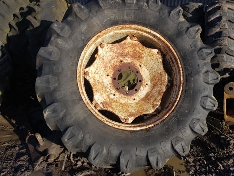 Ford Rear Wheel Complete R38 Pirelli Tm700 580/70r38 - عجلات - جرار: صورة 1 Ford Rear Wheel Complete R38 Pirelli Tm700 580/70r38 - عجلات - جرار: صورة 1