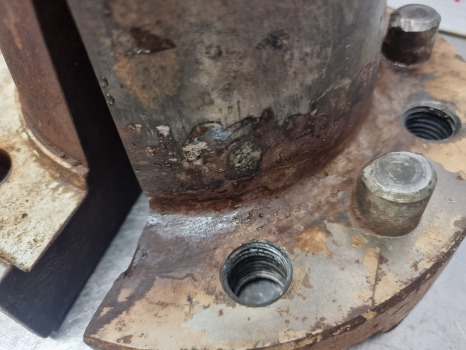 Ford Tw15, Tw10, Tw20, Wheel Wedges Pair Welded D6nn1n035a, D9nn1n036aa - الجنوط - جرار: صورة 4 Ford Tw15, Tw10, Tw20, Wheel Wedges Pair Welded D6nn1n035a, D9nn1n036aa - الجنوط - جرار: صورة 4