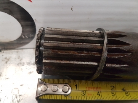 International Case 84, 85 Series 784 Ipto Driven Shaft 536748r1 - نصف رمح - جرار: صورة 3 International Case 84, 85 Series 784 Ipto Driven Shaft 536748r1 - نصف رمح - جرار: صورة 3