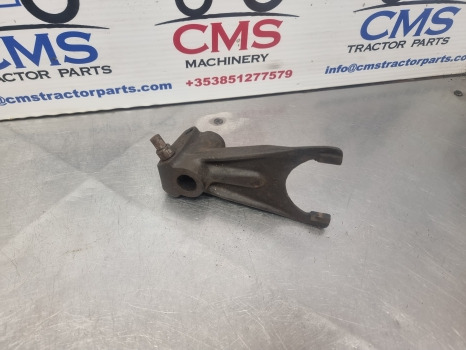 International Case 885, 85 Series, Transmission Fork Front 1537571c1, 1286428c1 - نقل الحركة: صورة 3 International Case 885, 85 Series, Transmission Fork Front 1537571c1, 1286428c1 - نقل الحركة: صورة 3