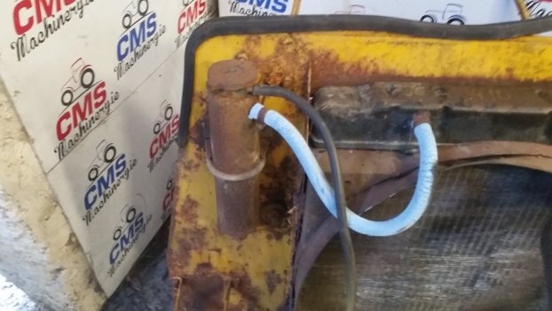 Jcb 410 Engine Water Cooling Radiator Assembly With Cab Panel, Pipes, Cowling. - مشعاع - اللودر بعجل: صورة 2 Jcb 410 Engine Water Cooling Radiator Assembly With Cab Panel, Pipes, Cowling. - مشعاع - اللودر بعجل: صورة 2