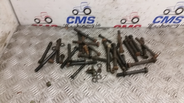 John Deere 30, 40, 50 Series 3040 Set Of Bolts For Engine Head And Cover - رأس أسطوانية - جرار: صورة 1 John Deere 30, 40, 50 Series 3040 Set Of Bolts For Engine Head And Cover - رأس أسطوانية - جرار: صورة 1