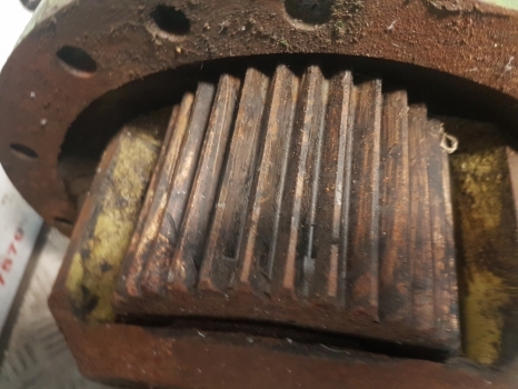 John Deere 3040, 2941, 2141, 2541, 3130 Rear Half Axle L33328, L39931, L37258 - المحور الخلفي - جرار: صورة 5 John Deere 3040, 2941, 2141, 2541, 3130 Rear Half Axle L33328, L39931, L37258 - المحور الخلفي - جرار: صورة 5