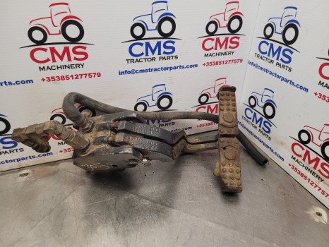 John Deere 3050, 3350, 3040 Sg2 Cab Brake Master Cylinder, Pedal Kit Al33145 - أجزاء الفرامل - آلات زراعية: صورة 1 John Deere 3050, 3350, 3040 Sg2 Cab Brake Master Cylinder, Pedal Kit Al33145 - أجزاء الفرامل - آلات زراعية: صورة 1