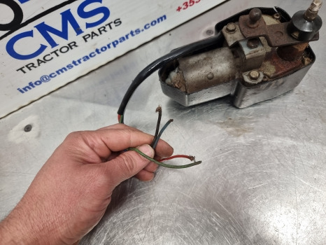 John Deere 3350, 30, 40 Series, Front Wiper Motor Al34846, 390211703 - مساحة الزجاج الأمامي: صورة 2 John Deere 3350, 30, 40 Series, Front Wiper Motor Al34846, 390211703 - مساحة الزجاج الأمامي: صورة 2
