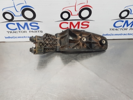 John Deere 6115m, 6m, 6020, 6030 Series, Door Hinge Lhs Al228236, Al179831 - باب و قطع الغيار: صورة 2 John Deere 6115m, 6m, 6020, 6030 Series, Door Hinge Lhs Al228236, Al179831 - باب و قطع الغيار: صورة 2